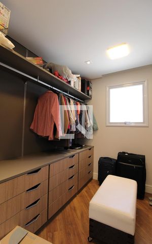Casa à venda com 344m², 5 quartos e 4 vagasCloset
