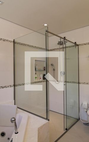 Casa à venda com 344m², 5 quartos e 4 vagasBanheiro