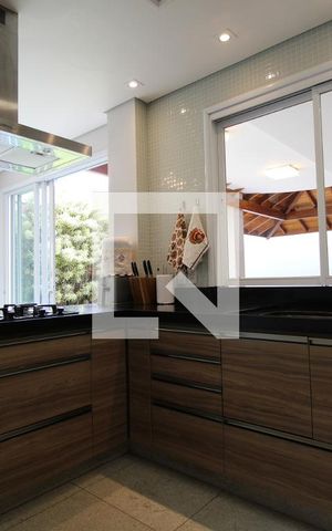 Casa à venda com 344m², 5 quartos e 4 vagasCozinha