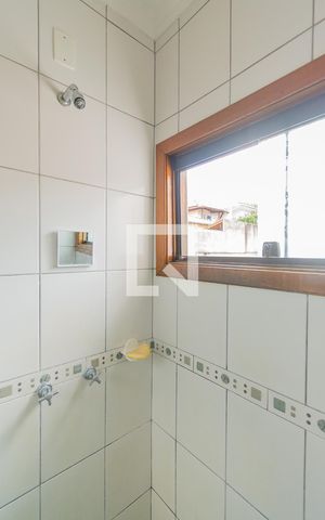 Casa à venda com 300m², 5 quartos e 4 vagas Casa à venda com 300m², 5 quartos e 4 vagasBanheiro 2