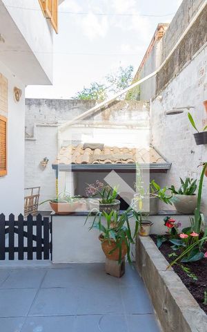 Casa à venda com 300m², 5 quartos e 4 vagas Casa à venda com 300m², 5 quartos e 4 vagasJardim