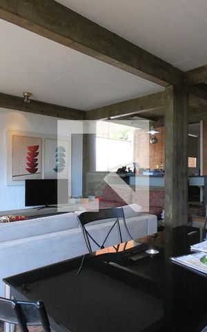 Casa à venda com 550m², 4 quartos e 7 vagas Casa à venda com 550m², 4 quartos e 7 vagasSala