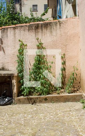 Casa de condomínio à venda com 87m², 3 quartos e 1 vagaQuintal / Frente da Casa