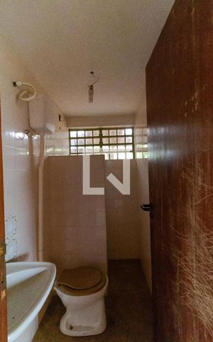Casa à venda com 237m², 3 quartos e 3 vagasBanheiro de Serviço
