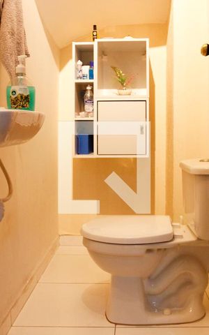 Casa de condomínio à venda com 170m², 3 quartos e 1 vagaLavabo