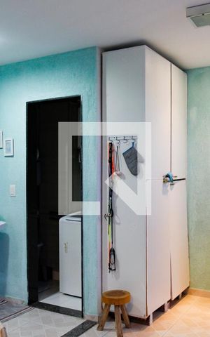 Casa de condomínio à venda com 170m², 3 quartos e 1 vagaÁrea de Serviço