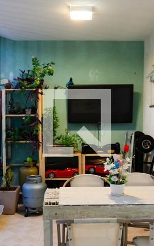 Casa de condomínio à venda com 170m², 3 quartos e 1 vagaÁrea de Serviço