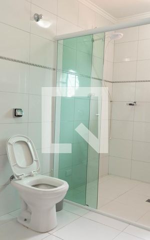 Casa à venda com 421m², 4 quartos e 5 vagas Casa à venda com 421m², 4 quartos e 5 vagasBanheiro da Suíte