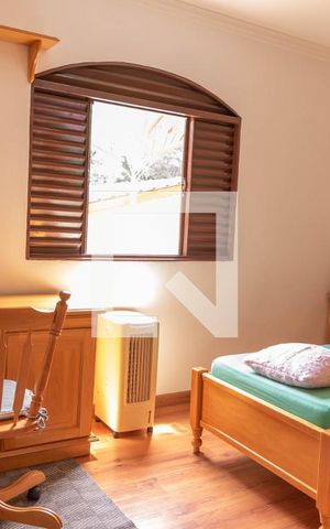 Casa à venda com 421m², 4 quartos e 5 vagas Casa à venda com 421m², 4 quartos e 5 vagasQuarto 1