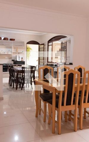Casa à venda com 421m², 4 quartos e 5 vagas Casa à venda com 421m², 4 quartos e 5 vagasSala de Jantar