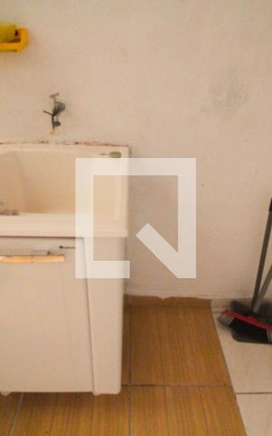 Casa à venda com 264m², 4 quartos e 3 vagas Casa à venda com 264m², 4 quartos e 3 vagasÁrea de Serviço (térreo)
