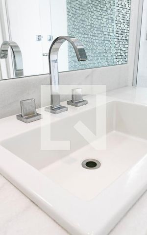 Apartamento à venda com 156m², 3 quartos e 3 vagasSuíte 1 - Banheiro