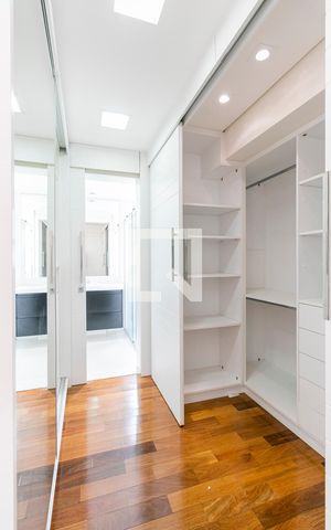 Apartamento à venda com 156m², 3 quartos e 3 vagasSuíte 1 - Closet