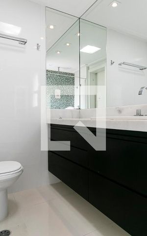 Apartamento à venda com 156m², 3 quartos e 3 vagasSuíte 1 - Banheiro
