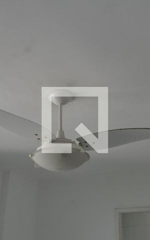 Apartamento à venda com 55m², 2 quartos e 2 vagasVentilador de teto da sala 