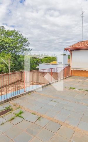 Casa à venda com 550m², 4 quartos e 7 vagas Casa à venda com 550m², 4 quartos e 7 vagasÁrea comum - Churrasqueira
