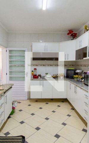 Casa à venda com 228m², 3 quartos e 2 vagas Casa à venda com 228m², 3 quartos e 2 vagasCozinha