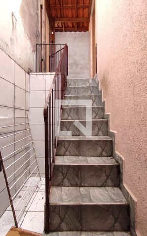 Casa para alugar com 45m², 1 quarto e sem vaga Casa para alugar com 45m², 1 quarto e sem vagaEscada Entrada