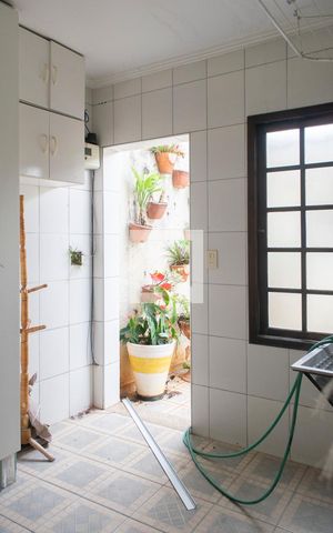 Casa à venda com 150m², 3 quartos e 3 vagas Casa à venda com 150m², 3 quartos e 3 vagasárea de serviço