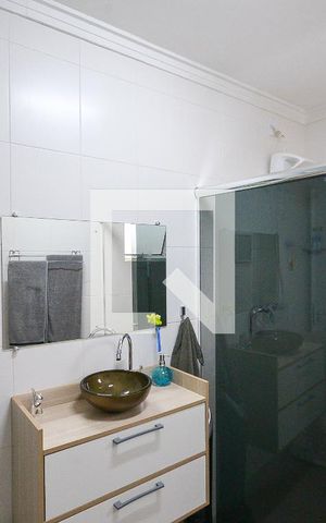Casa à venda com 150m², 3 quartos e 2 vagas Casa à venda com 150m², 3 quartos e 2 vagasBanheiro Social