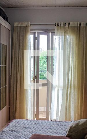 Casa à venda com 298m², 4 quartos e 3 vagas Casa à venda com 298m², 4 quartos e 3 vagasQuarto