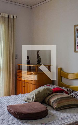 Casa à venda com 298m², 4 quartos e 3 vagas Casa à venda com 298m², 4 quartos e 3 vagasQuarto