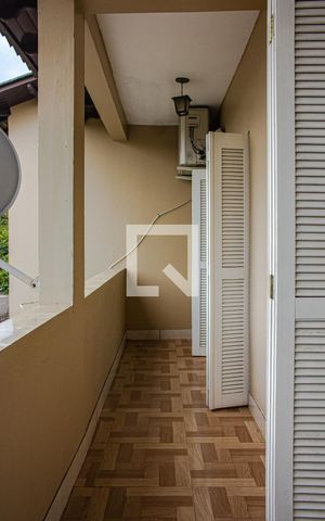 Casa à venda com 298m², 4 quartos e 3 vagas Casa à venda com 298m², 4 quartos e 3 vagasvaranda