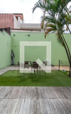 Casa à venda com 600m², 6 quartos e 6 vagas Casa à venda com 600m², 6 quartos e 6 vagasQuintal social