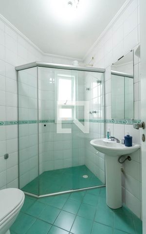 Casa à venda com 600m², 6 quartos e 6 vagas Casa à venda com 600m², 6 quartos e 6 vagasBanheiro de serviço