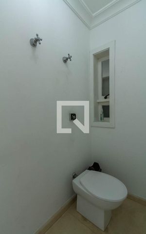 Casa à venda com 600m², 6 quartos e 6 vagas Casa à venda com 600m², 6 quartos e 6 vagasLavabo