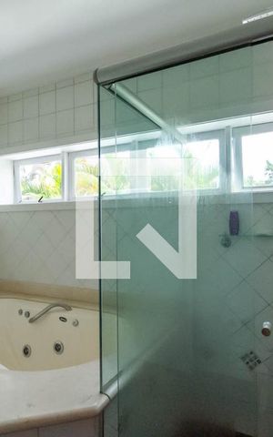 Casa à venda com 600m², 6 quartos e 6 vagas Casa à venda com 600m², 6 quartos e 6 vagasBanheiro da Suíte 4