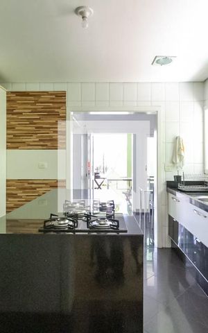 Casa à venda com 600m², 6 quartos e 6 vagas Casa à venda com 600m², 6 quartos e 6 vagasCozinha