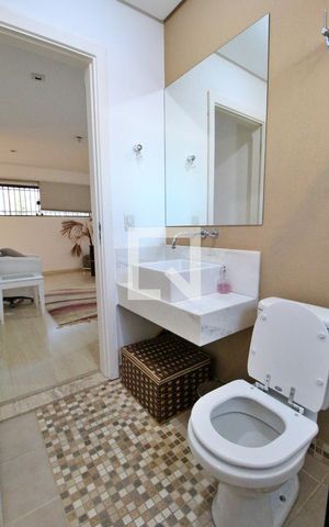 Casa à venda com 788m², 9 quartos e 10 vagasBanheiro do Quarto 8 (Suíte)