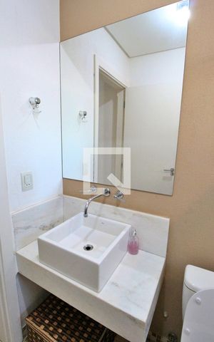 Casa à venda com 788m², 9 quartos e 10 vagasBanheiro do Quarto 8 (Suíte) - Pia/ Espelho
