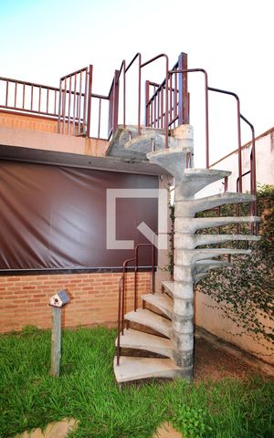 Casa à venda com 788m², 9 quartos e 10 vagasEscada para terraço