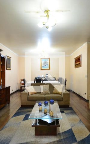 Casa à venda com 300m², 3 quartos e 8 vagasSala