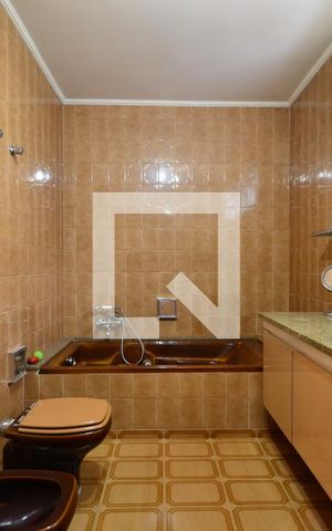 Casa à venda com 300m², 3 quartos e 8 vagasBanheiro da Suíte 1