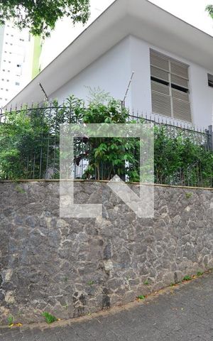 Casa à venda com 300m², 3 quartos e 8 vagasFachada da casa