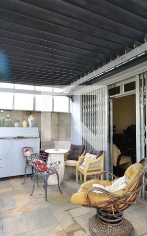 Casa à venda com 300m², 3 quartos e 8 vagasVaranda da casa