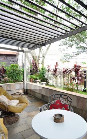 Casa à venda com 300m², 3 quartos e 8 vagasVaranda da casa