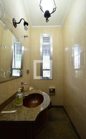 Casa à venda com 300m², 3 quartos e 8 vagasLavabo