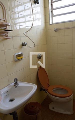 Casa à venda com 270m², 4 quartos e 4 vagasBanheiro de Serviço