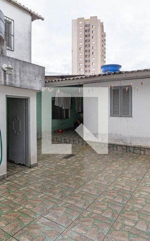 Casa à venda com 200000m², 2 quartos e 4 vagas Casa à venda com 200000m², 2 quartos e 4 vagasQuintal