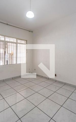 Casa à venda com 100m², 3 quartos e 2 vagas Casa à venda com 100m², 3 quartos e 2 vagasSala