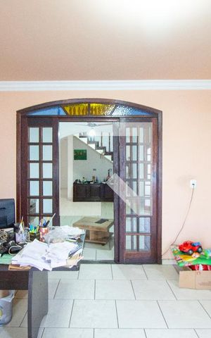 Casa para alugar com 330m², 3 quartos e 5 vagas Casa para alugar com 330m², 3 quartos e 5 vagasSala de Estar