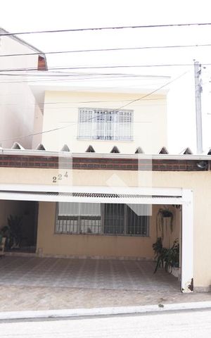 Casa à venda com 138m², 3 quartos e 2 vagasFachada