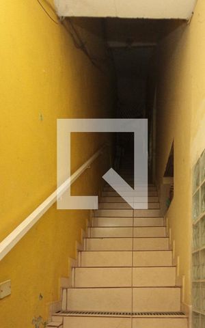 Casa para alugar com 100m², 1 quarto e sem vaga Casa para alugar com 100m², 1 quarto e sem vagaescada