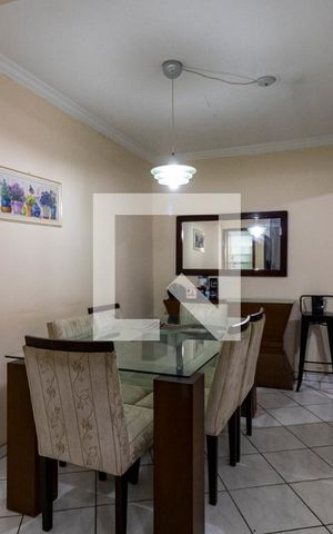 Casa à venda com 150m², 3 quartos e 2 vagas1o. Andar - Sala
