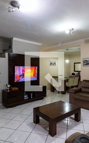 Casa à venda com 150m², 3 quartos e 2 vagas1o. Andar - Sala