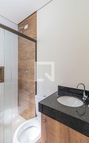 Apartamento à venda com 55m², 2 quartos e 1 vaga Apartamento à venda com 55m², 2 quartos e 1 vagaBanheiro